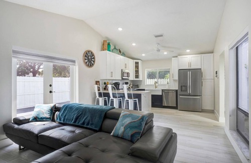 Lauderhill House | Fabulous 3/2 Home in Ft Lauderdale suburb.