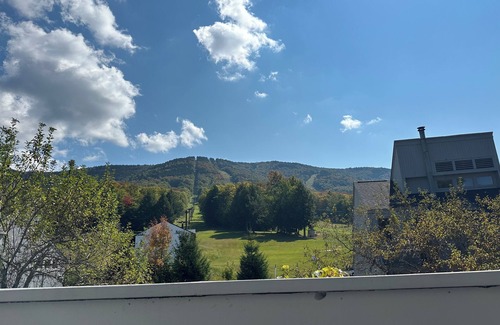 Londonderry House | Fabulous 3-bedroom townhome at the base of Magic Mountain in Londonderry, VT