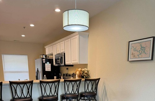 Camdenton Condo | Fabulous & clean lake condo 2BD/2BA sleeps 8!