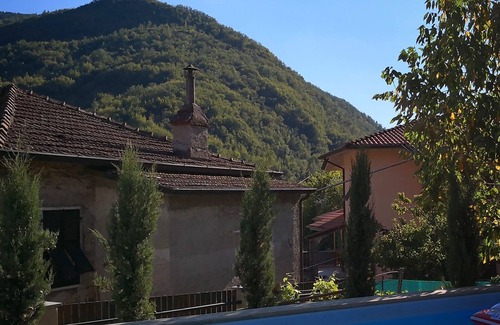 Comano House | Fabulous designer family home with private swimming pool and garden