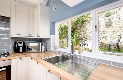 Chapel Ground House | Fabulous family home with spacious garden and wifi