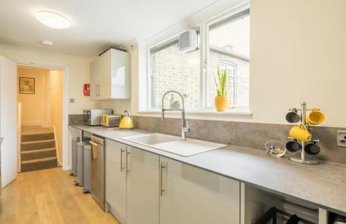Mill Road House | Fabulous Large Apartment for 7 - CENTRAL Cambridge