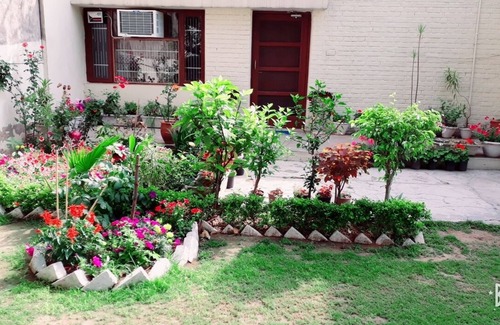 Kishangarh House | Fabulous Large Row House in best location
