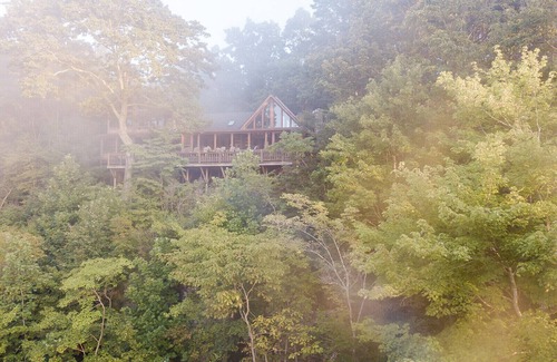 Clifftops House | Fabulous retreat with gorgeous views! Minutes to Sewanee, Monteagle! Sleeps 12!