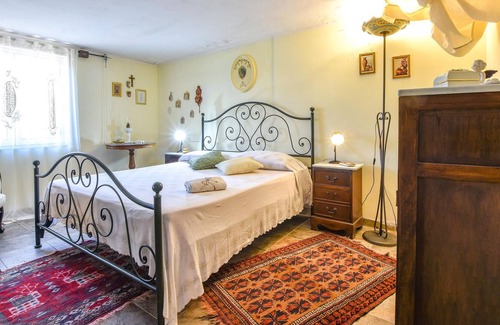 Enna House | Fabulous vacation idyll in the green countryside of Sicily.
