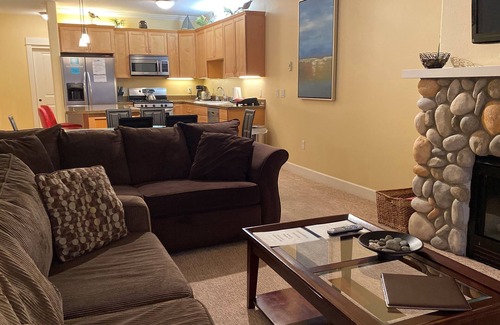 Lincoln City Condo | Fabulous views from this oceanfront condo with close access to beach