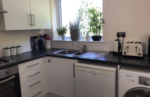 Bracknell House | Fabulous with 4 Beds, Town house, sleeps 6, 5 mins from Bracknell Town & Station