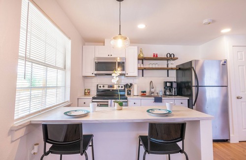 West San Antonio Apartment | Facing Collins Garden Park, 2nd Floor Studio