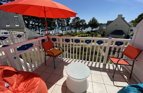 Fouesnant Apartment | FACING THE SEA, T3 refurbished overlooking the beach Cap Coz, pool, terrace