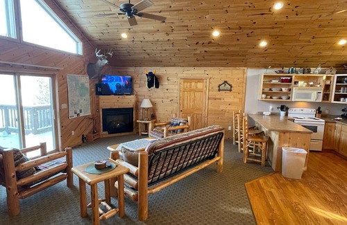 Orr Cabin | Facowie Lodge - (Grand Lodge), Premiere Lodging near Crane Lake, MN
