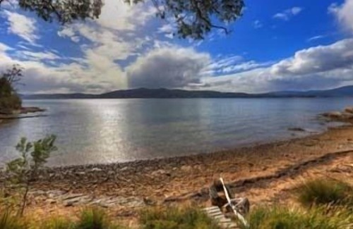 Brooks Bay House | Fair Winds , luxury Huon Valley accommodation