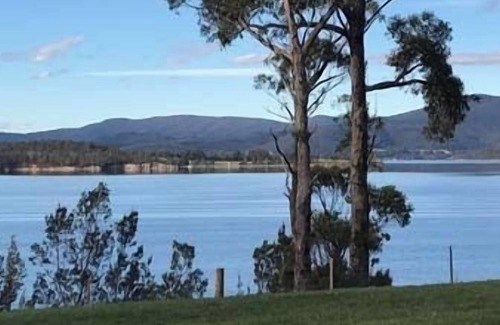 Brooks Bay House | Fair Winds , luxury Huon Valley accommodation
