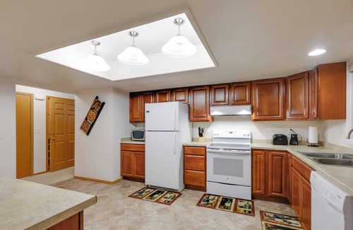College House | Fairbanks Alaskan Abode ~ 1 Mile to Pioneer Park!