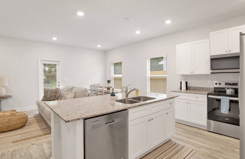 Northeast Pensacola House | Fairchild Townhome~Beaches-Shopping-UWF