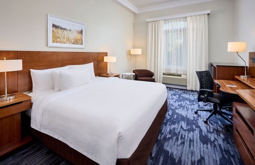 Kanata Lakes - Marchwood Lakeside - Morgan's Grant - Kanata Hotel | Fairfield Inn & Suites by Marriott Ottawa Kanata