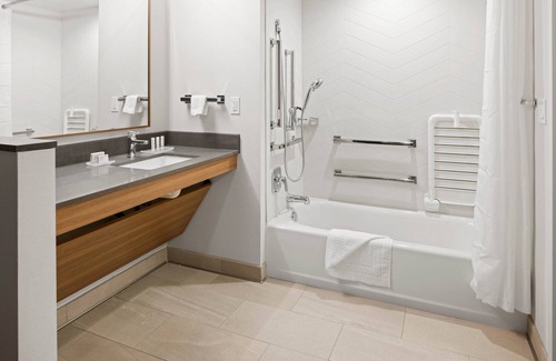 Pacific Beach Hotel | Fairfield Inn & Suites by Marriott San Diego Pacific Beach