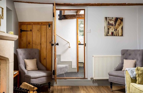 Chedworth Cottage | FAIRHOLME, pet friendly, character holiday cottage in Northleach
