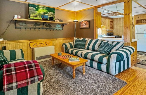 Eagle Bay House | Fairview Lodge on 4th Lake