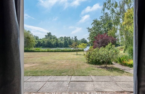 Thorpeness Apartment | Fairway, idyllic location in Thorpeness