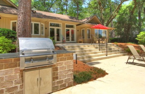 Sea Pines House | Fairway to Heaven! Sea Pines Home with Pool and Golf Course