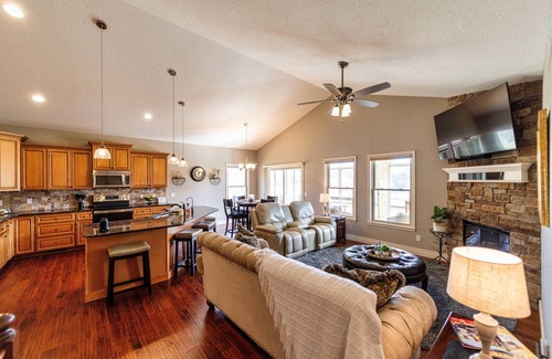 Camdenton Villa | Fairway to Heaven in Old Kinderhook | Golf Mecca, Pools & Ice Rink!