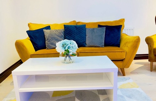 Peterborough House | Fairy Meadow Hideaway