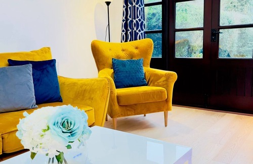 Peterborough House | Fairy Meadow Hideaway
