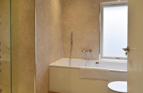 Linlithgow House | Falcon Cottage