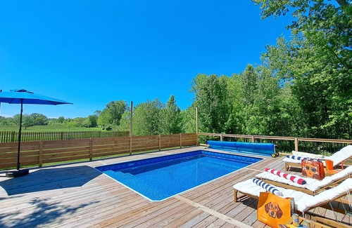 Bridgman House | Fall 2 nt min Dog-friendly home 40lb limit -near Lake Michigan pool hot tub