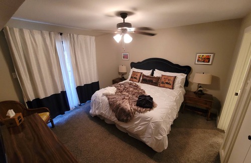 Mount Ida Resort | Fall at The "BEAR DEN" on Lake Ouachita at Mtn Harbor Resort 2BR Condo w/amenity