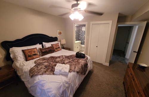 Mount Ida Resort | Fall at The "BEAR DEN" on Lake Ouachita at Mtn Harbor Resort 2BR Condo w/amenity