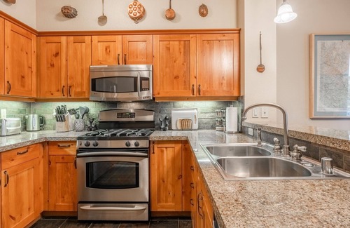Crooked Pines House | Fall Availability! Updated Townhome! Short walk to Eagle Chair Lift!