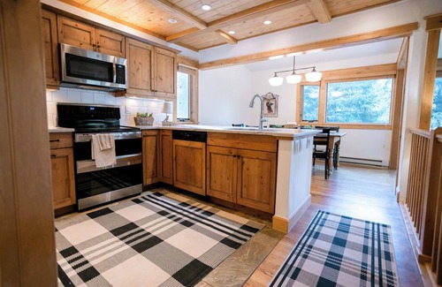 Keystone House | FALL COLORS PEAK! SEPT 23-Oct. 8