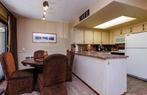 Mammoth Lakes Condo | Fall colors starting - 1 bedroom at the village