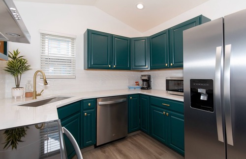 Sandusky House | Fall Dates! Vacay All Day - Close to CP, Sports Force, Islands