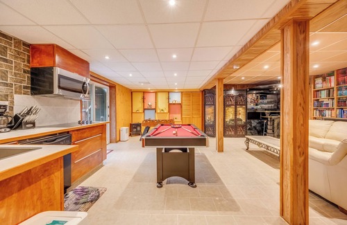 Long Pond House | FALL DEAL! 3rd night FREE! Hot Tub, Firepit, Sauna, Game Room, Fireplace, BBQ