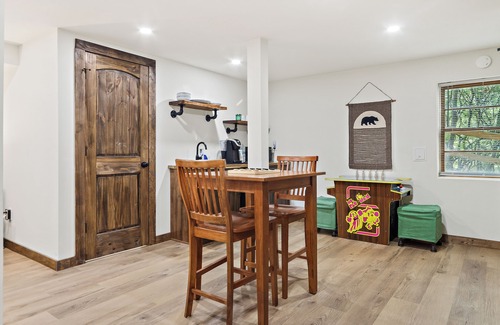 Sautee Nacoochee Cabin | Fall decorated cozy cabin near Helen that sleeps 6. Weekday discounts!