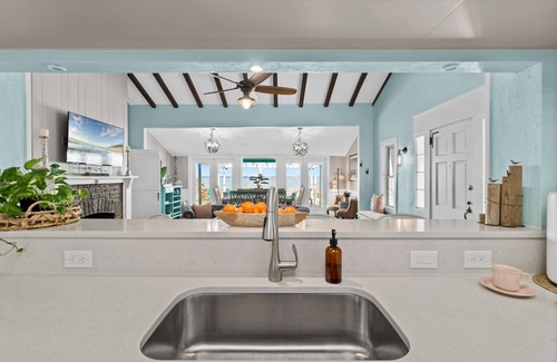 Melbourne House | FALL DISCOUNT Riverfront Property - Minutes to BEACH!