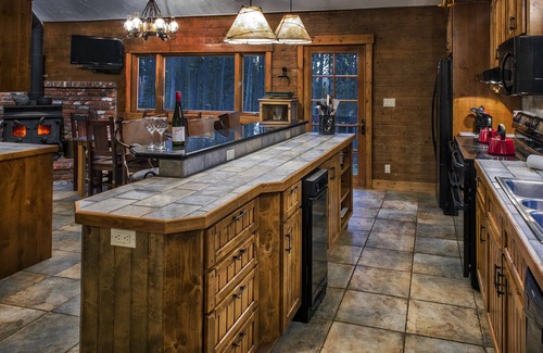 Peak 8 House | Fall Discounts! So much room! Hike-Bike-Relax-Cook. 1 1/2 miles to Main Street