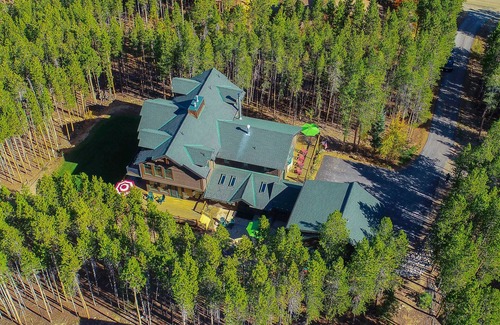 Peak 8 House | Fall Discounts! So much room! Hike-Bike-Relax-Cook. 1 1/2 miles to Main Street