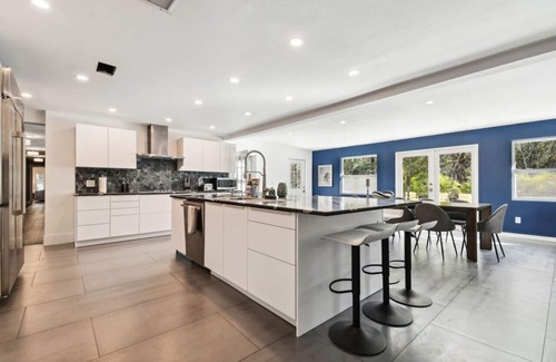Dunedin Villa | Fall Escape - Luxury Private 7BR Lakeside Villa with heated Pool, Putting Green