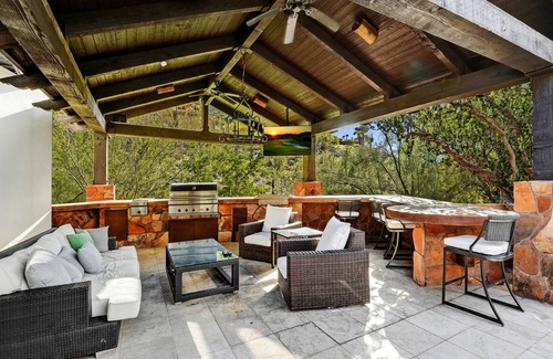 Lincoln Heights House | Fall Flash Fifteen*Private I Mountain Views I Game Room I Pool I Luxury