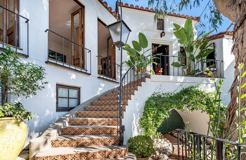 Hollywood Dell House | Fall for This Sale - 25% Off