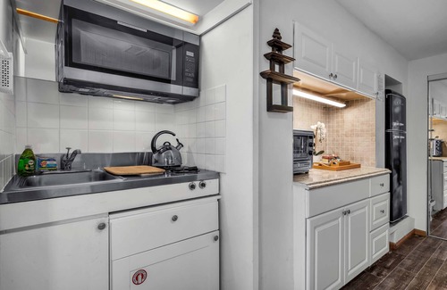 Hollywoodland Apartment | Fall for This Sale - 25% Off
