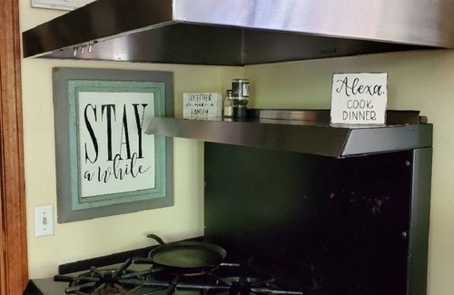 Glasgo House | FALL FUN HUB! MYSTIC CT, FOXWOODS, Clydes Cider Mill! Beautiful location!