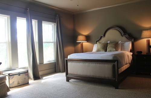 Douglasville Cabin | Fall Getaway at Foxhall Resort's Cypress Lodge - Sportsman's Paradise