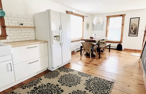East Harwich House | Fall getaway on Cape Cod-Pet-friendly home-short drive to Red River Beach!