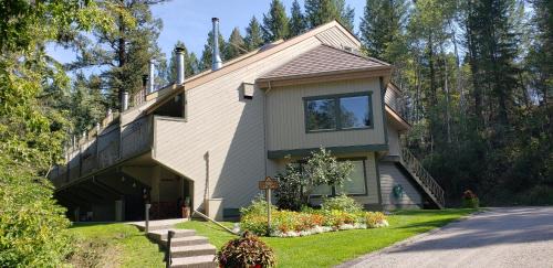 East Kootenay Resort | Fall Getaway - Price Drop 159 Nt! Akiskinook Beach Resort - 1 Br Condo - Rec Center with Indoor Pool, Hot Tub, Squash, Tennis, Pickle Ball