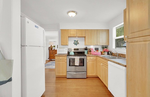 Delray Beach Cottage | Fall Getaway - Private Pool & New Bathroom - Limited Time October Rates