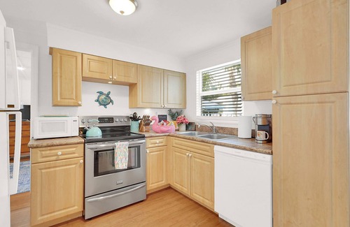 Delray Beach Cottage | Fall Getaway - Private Pool & New Bathroom - Limited Time October Rates